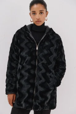Anoraque acolchoado reversível com efeito de pele