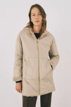 Anoraque acolchoado reversível com efeito de pele