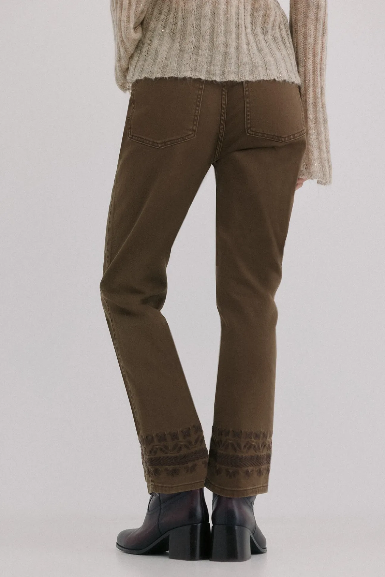 Basel. Calça jeans bootcut