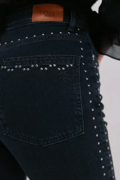 Basileia. Calça jeans com tachas