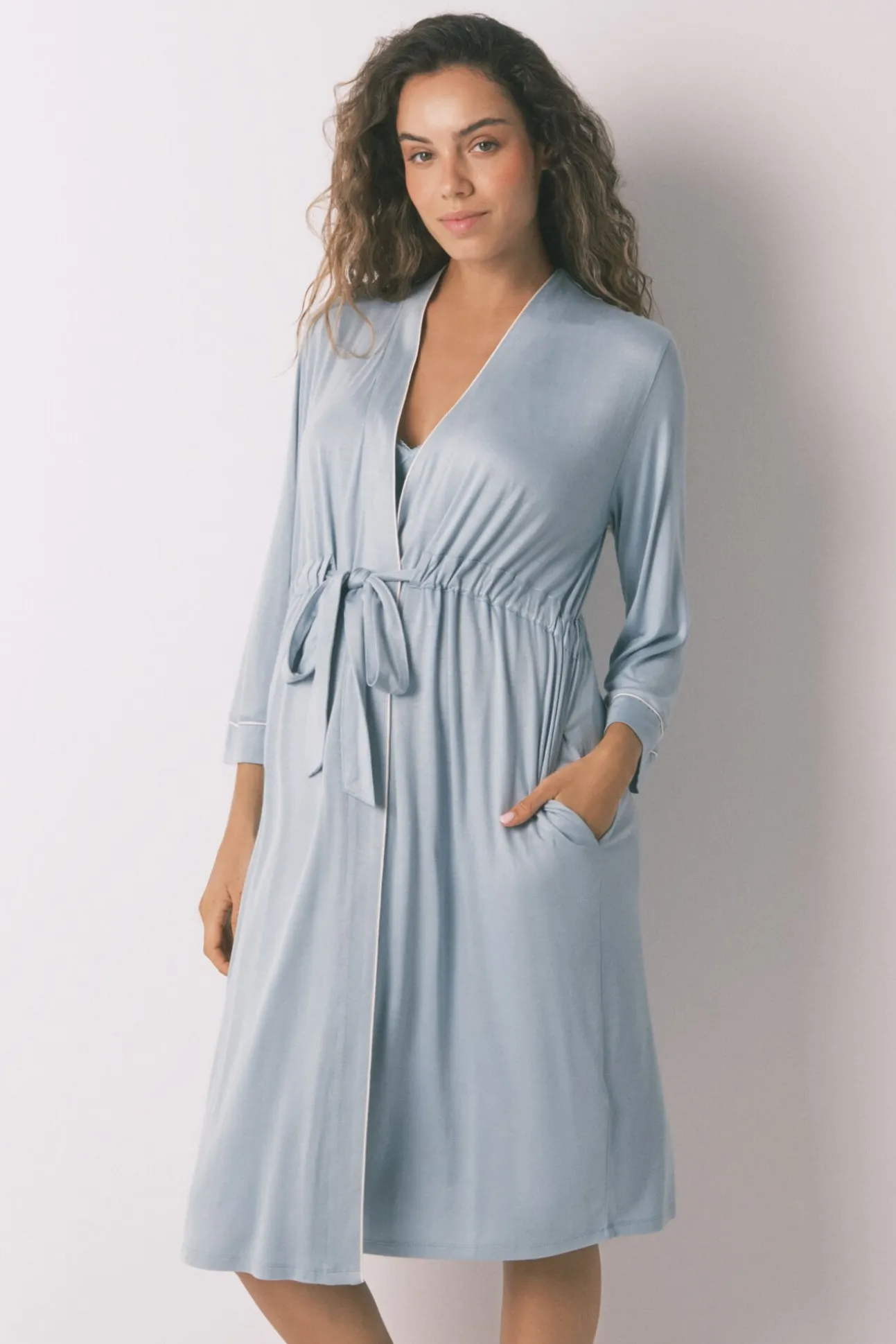 Bata robe técnica "maternity" azul de soft touch