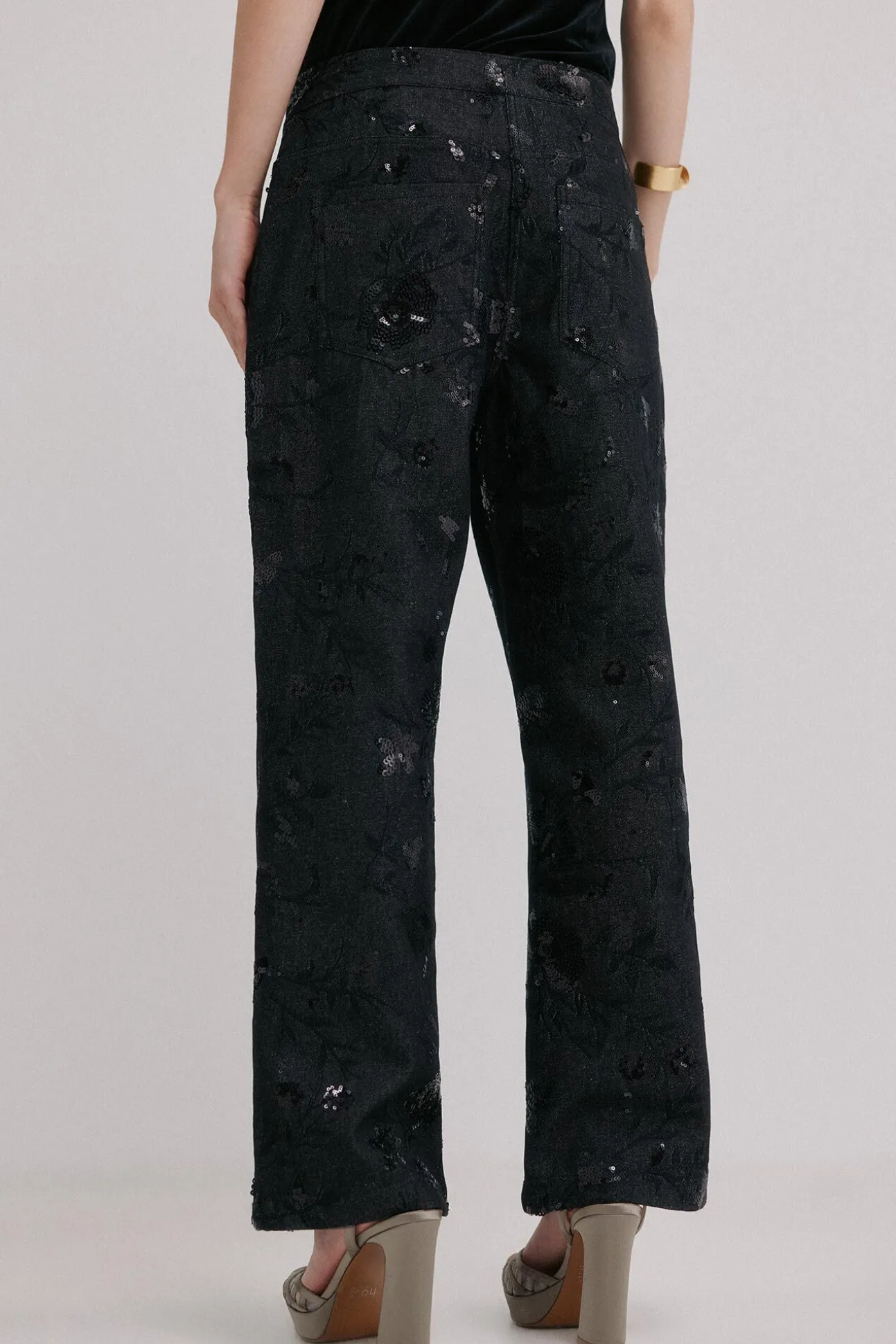 Becca. Jeans bordado
