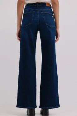 Benedetta. Calça jeans reta