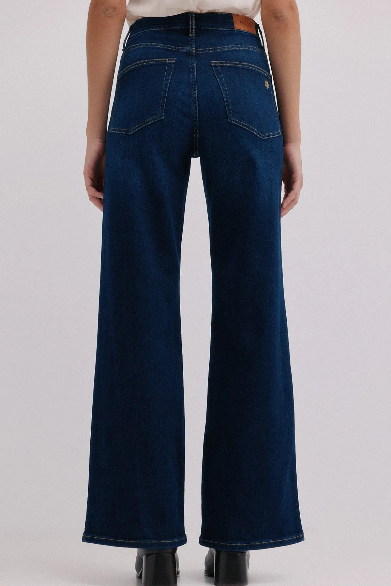 Benedetta. Calça jeans reta