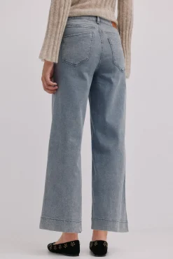 Berta. Calça jeans de perna larga