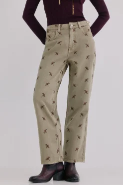Bettina. Calça jeans bordada