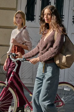Bibiana. Calça jeans trespassada