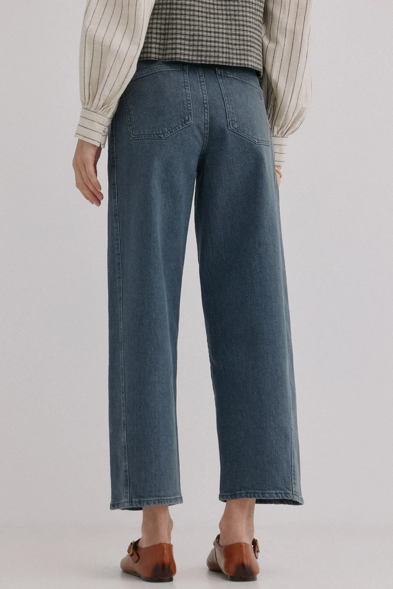 Bibiana. Calça jeans trespassada