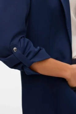 Blazer aberto com manga arregaçadas