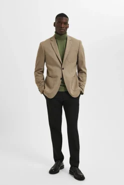 Blazer slim fit elaborado com materiais reciclados