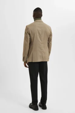 Blazer slim fit elaborado com materiais reciclados