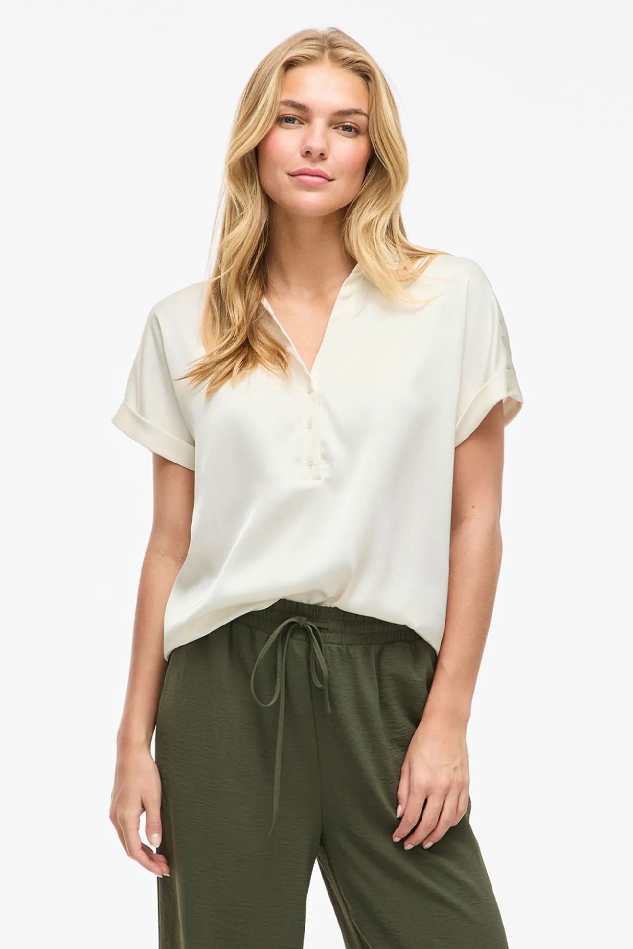Blusa acetinada de manga curta
