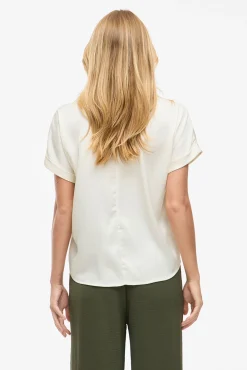 Blusa acetinada de manga curta