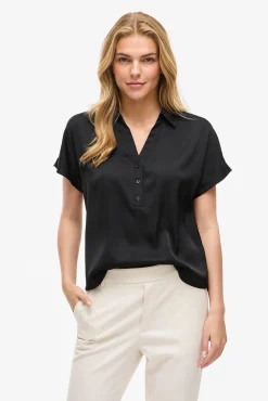Blusa acetinada de manga curta