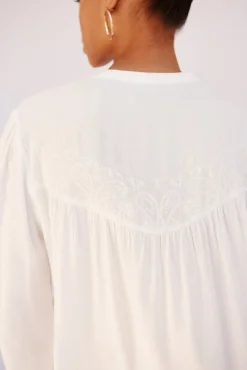 Blusa com bordado