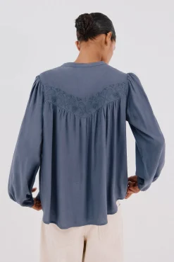 Blusa com bordado