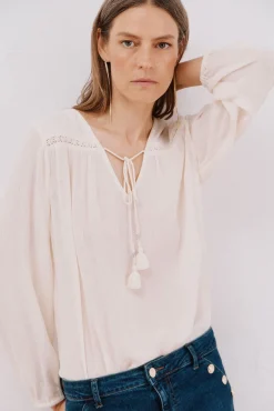 Blusa com borlas
