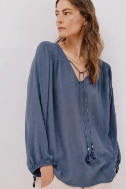 Blusa com borlas