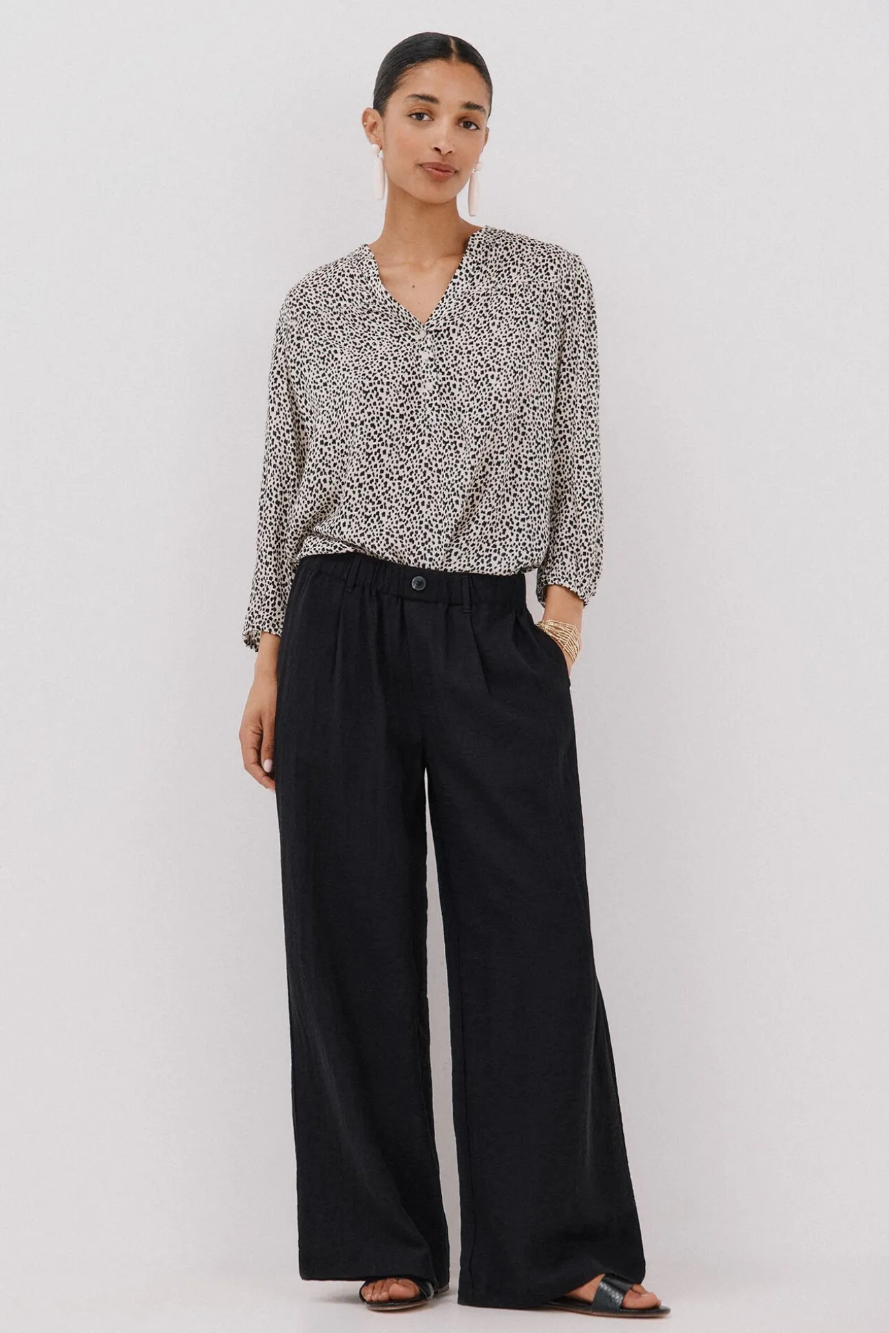 Blusa com cintado = entallado frontal