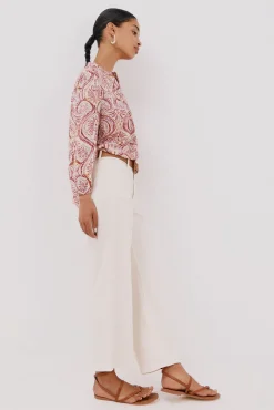 Blusa com cintado = entallado frontal