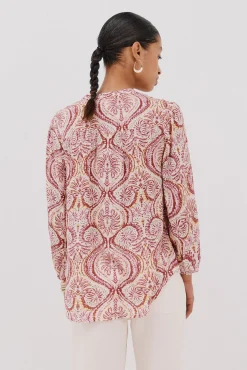 Blusa com cintado = entallado frontal