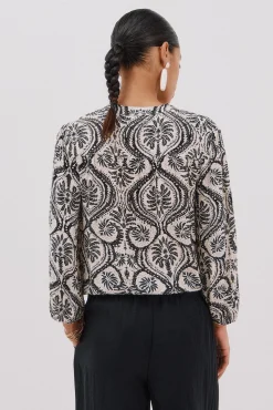 Blusa com cintado = entallado frontal
