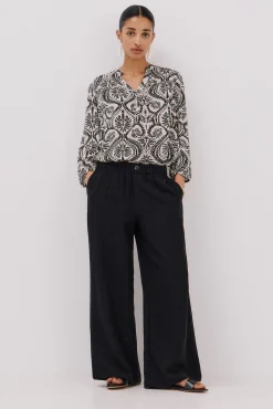 Blusa com cintado = entallado frontal