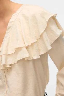 Blusa com gola franzida