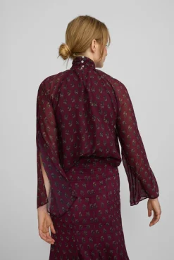 Blusa com motivos estampado no gola