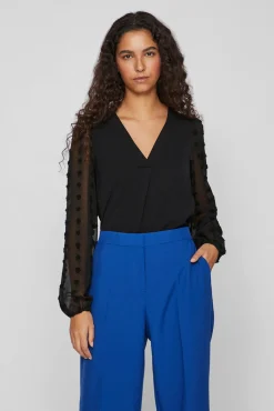 Blusa com plumeti nas mangas