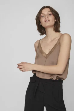 Blusa de alças ajustáveis fluida