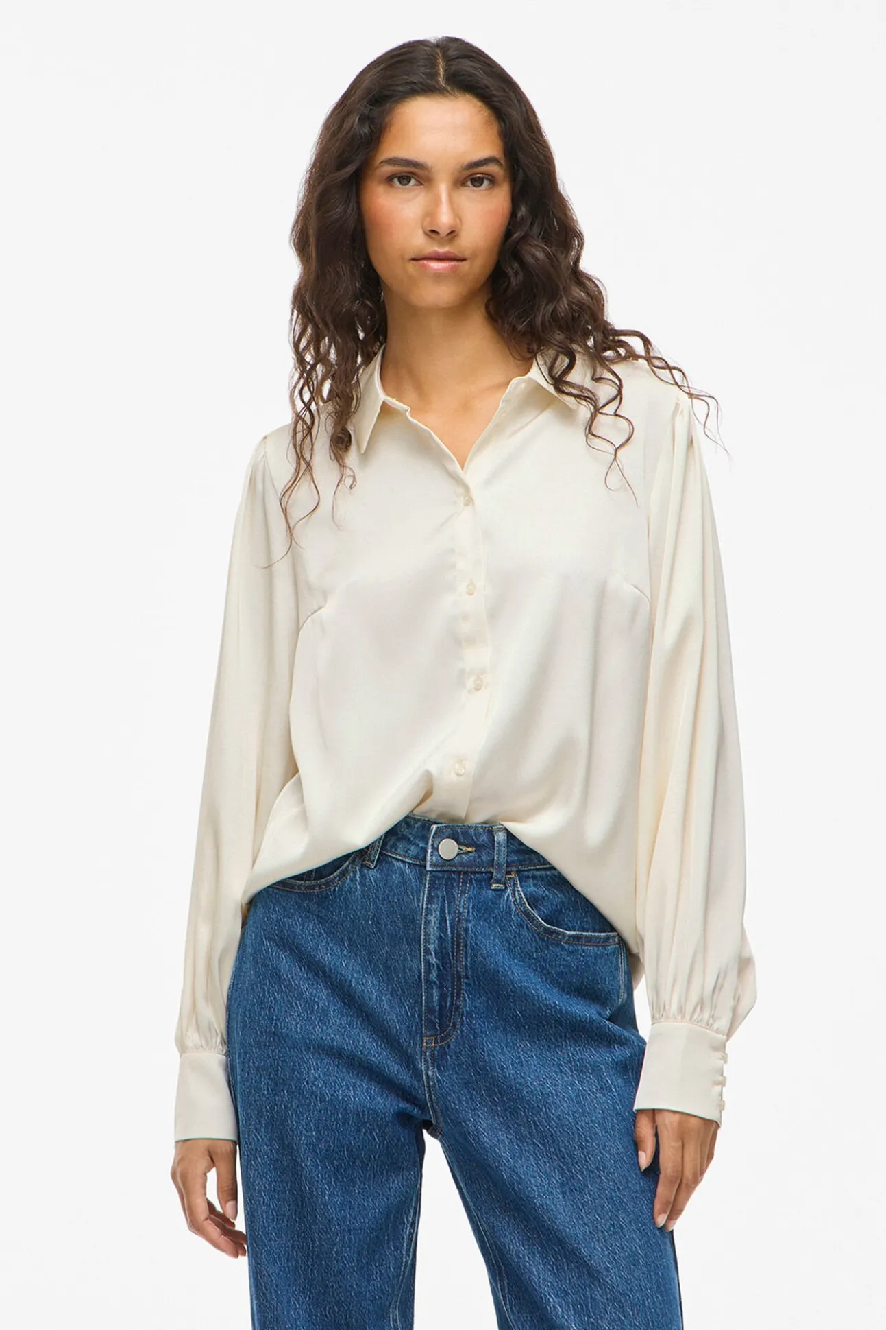 Blusa de cetim de manga manga