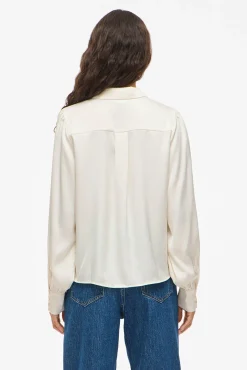 Blusa de cetim de manga manga