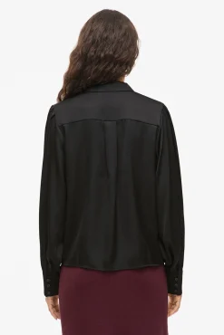 Blusa de cetim de manga manga
