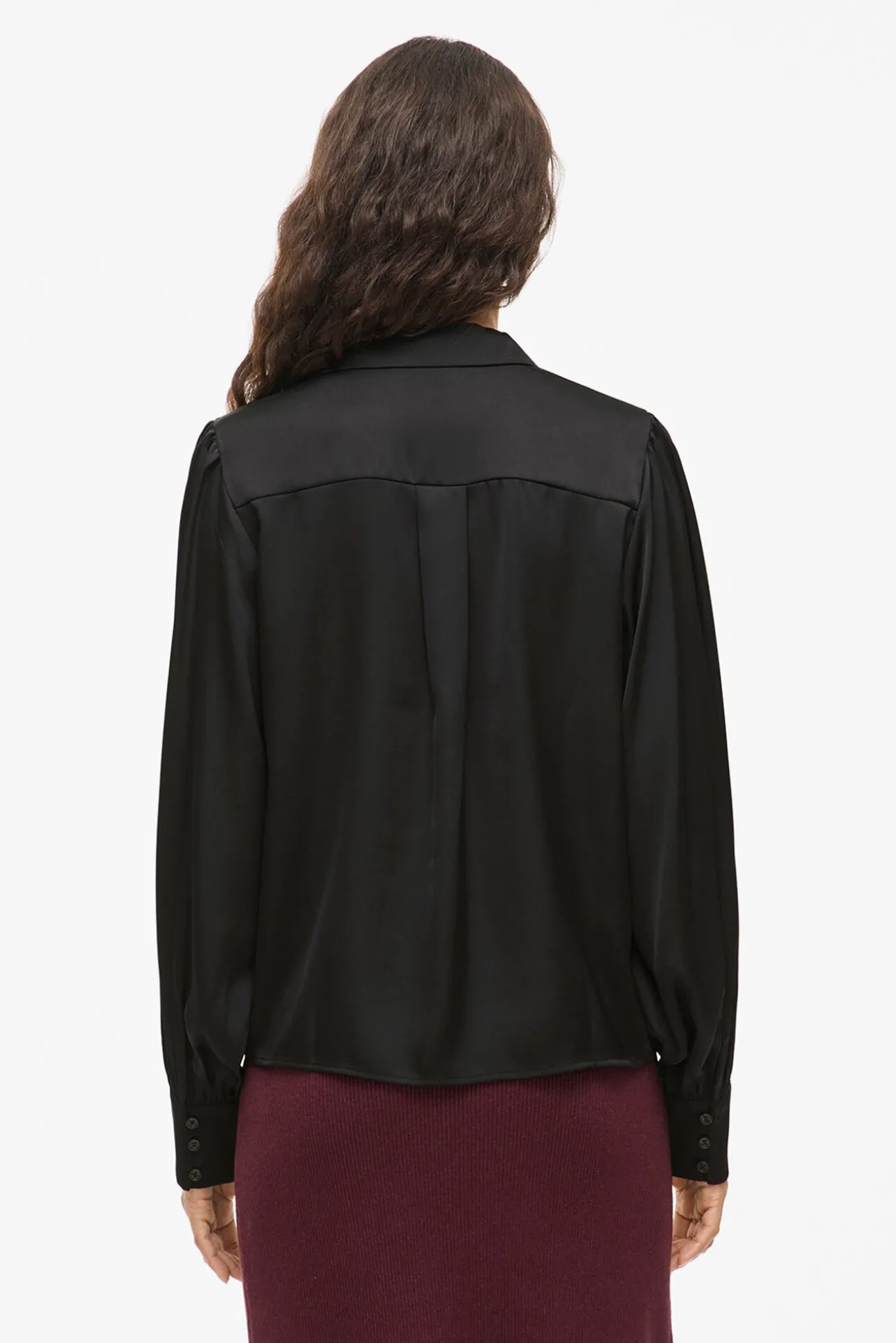 Blusa de cetim de manga manga