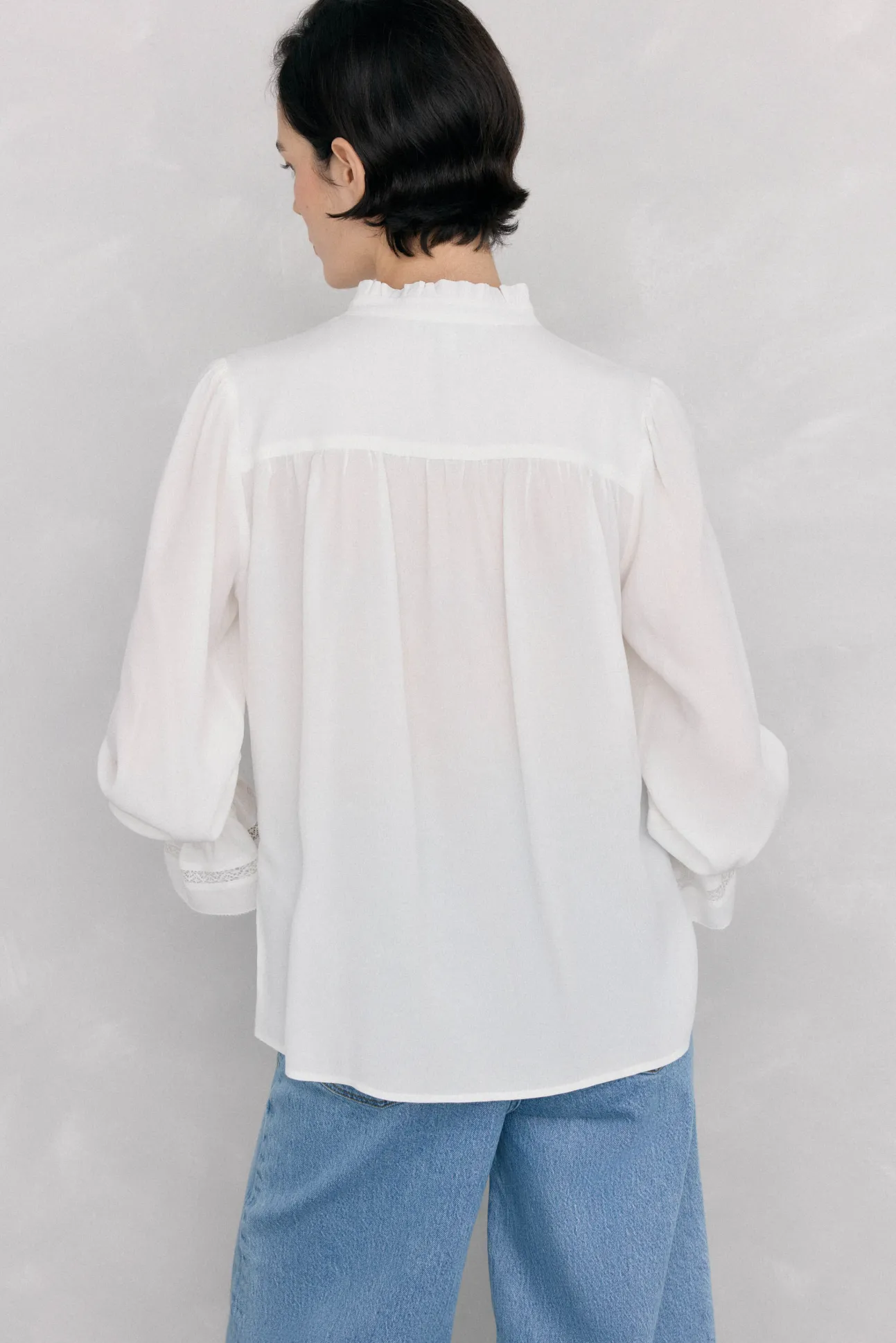 Blusa de chiffon com renda