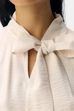 Blusa de laço de viscose