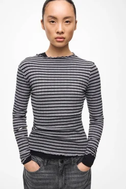 Blusa de manga comprida com vivo