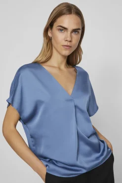 Blusa de manga curta acetinada