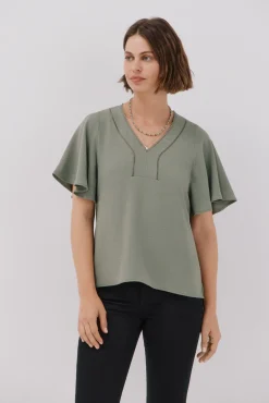 Blusa de renda com babados