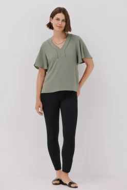 Blusa de renda com babados