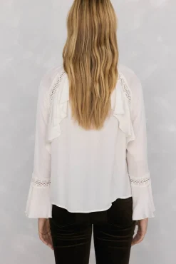 Blusa de renda com babados