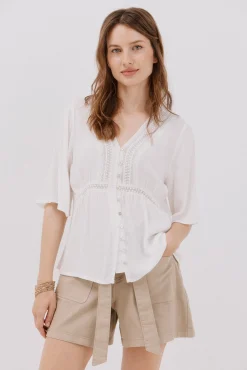 Blusa de renda com babados