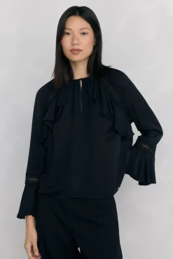 Blusa de renda com babados