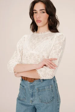Blusa de renda com manga 3/4