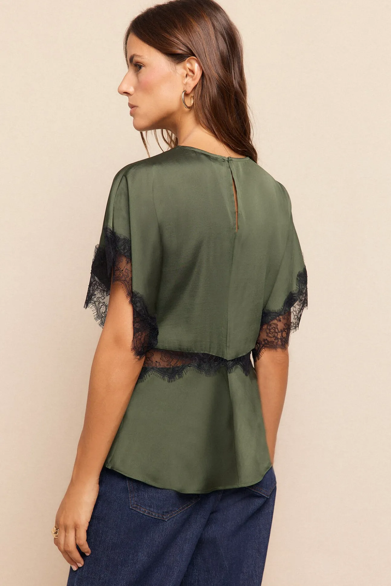 Blusa de renda de cetim