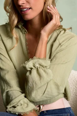 Blusa de renda Lyra