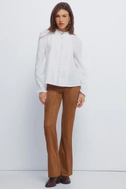 Blusa de renda romântica