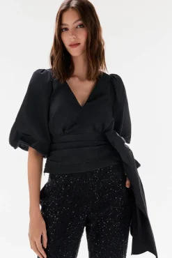 Blusa de tafetá com laço