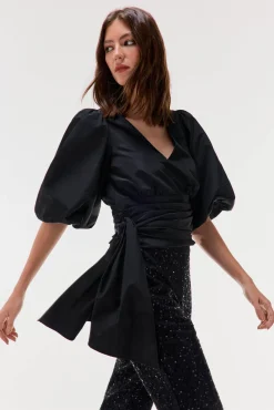 Blusa de tafetá com laço